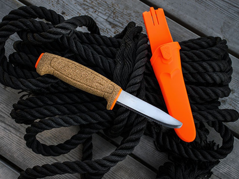 Нож туристический Morakniv Floating Serrated Knife, нержавеющая сталь, пробковая ручка, оранжевый. 13131