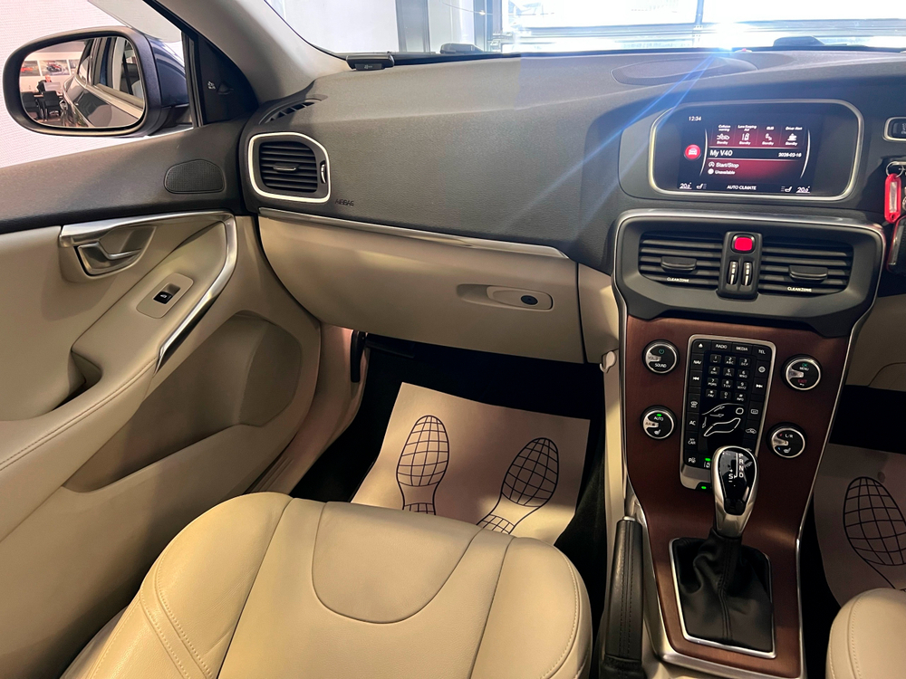 Volvo V40, 2017 год