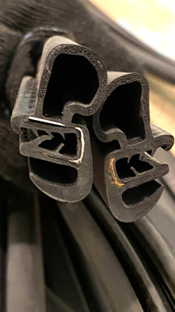 Уплотнители передних дверей Лада 4х4/Нива Легенд (к-т: 2 шт)