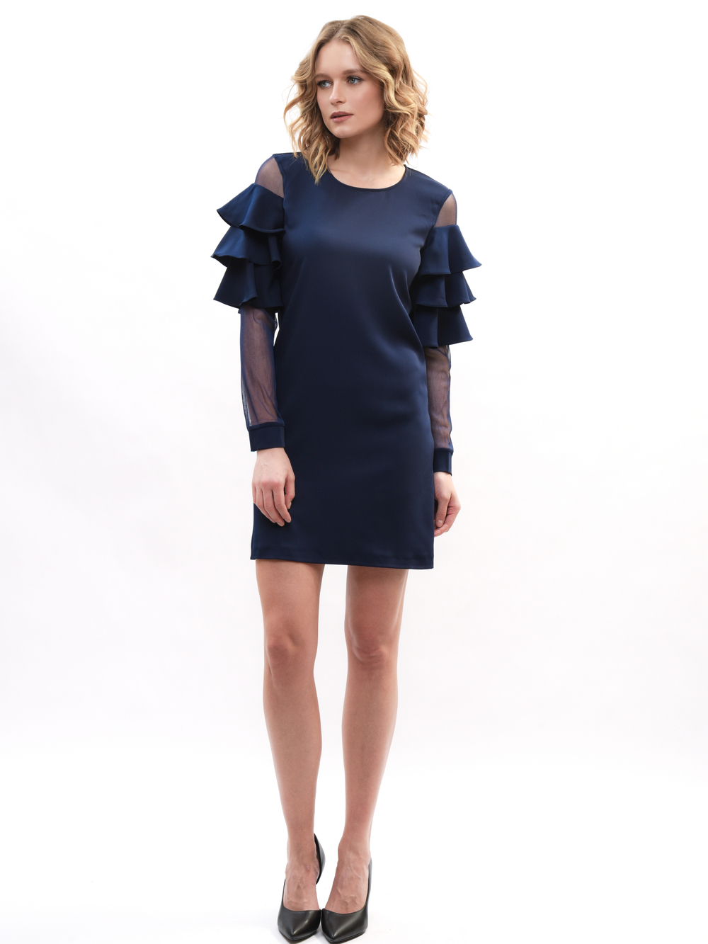 Платье с воланами на рукавах