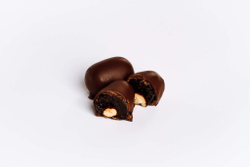 Конфеты шоколадные Чернослив с миндалем EcoFoods