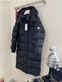 Пуховик Moncler