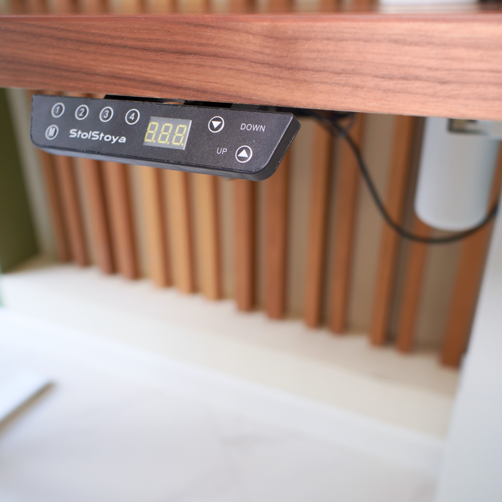 Регулируемый компьютерный стол Motor UP с регулировкой по высоте — столешница МДФ американский орех
