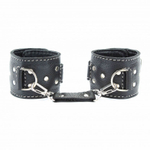 Чёрные кожаные наручники с крупной строчкой (Цвет: черный)
