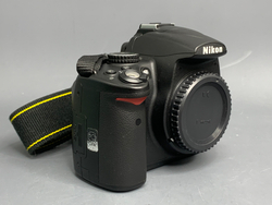 Nikon D5000 3.700 кадров