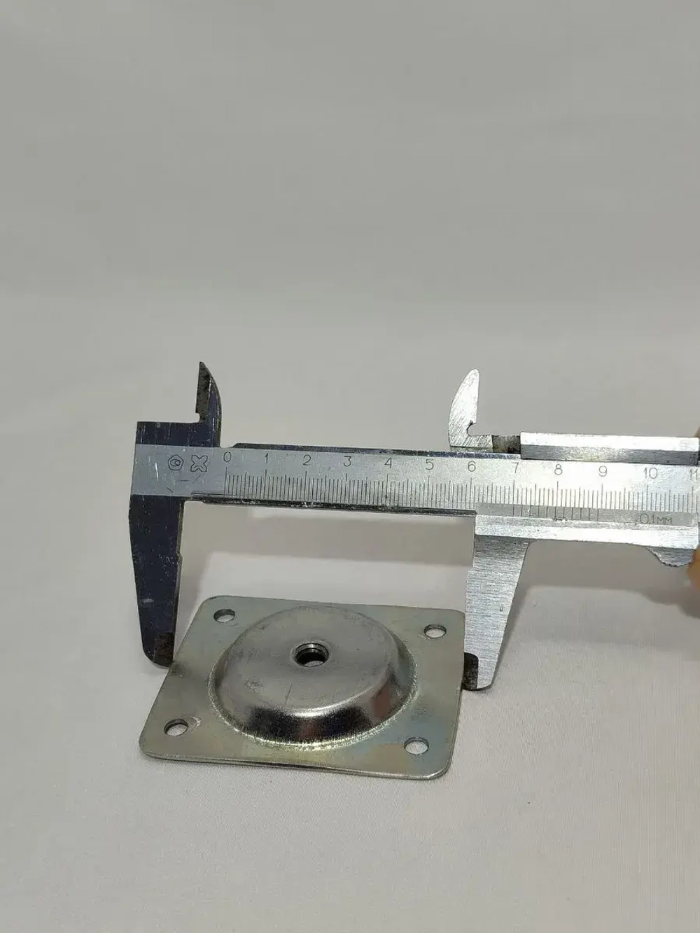 Крепление для ножек стола и стула, Стальное D 8 мм