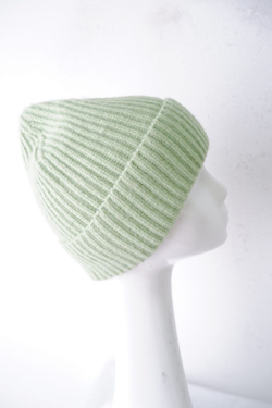 Шапка красивого цвета