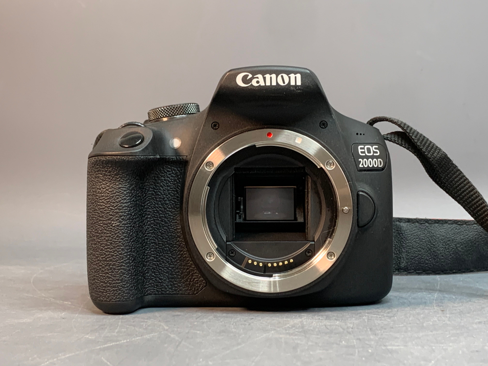 Canon 2000D Kit 18-55mm 3.5-5.6 IS II 8.000 кадров