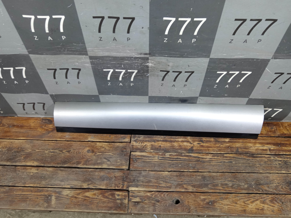 Накладка двери передней правой Genesis GV70 20-нв Б/У Оригинал 87722AR010