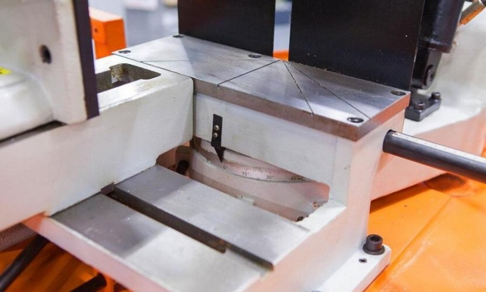 Станок ленточнопильный STALEX SBS- 250B/HC 400V, с прижимом заготовки 12010253HC