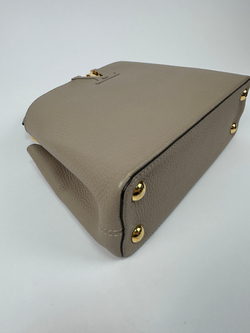 Сумка Louis Vuitton Capucines BB