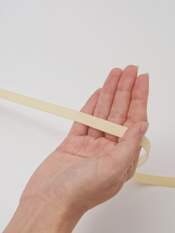 Резинка бретелечная сливочное масло мягкая глянцевая ширина 10 мм