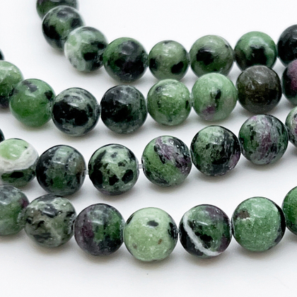 Цоизит бусины, диаметр 8,4-8,6 мм, цена за 22-23 шт (1/2 нити)