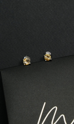 Серьги пуссеты "Memo about Finance" из цитрина с серебром 925