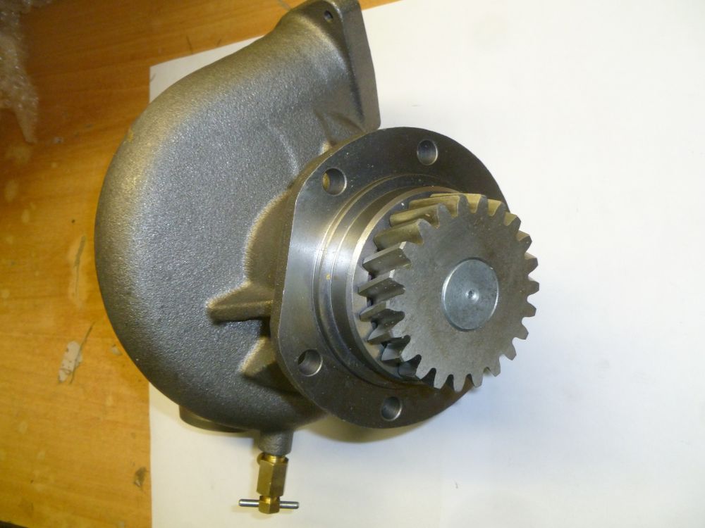 Насос водяной правый SDEC SC25G610D2 TDS 459 12VTE/Water pump, right (S00009382)