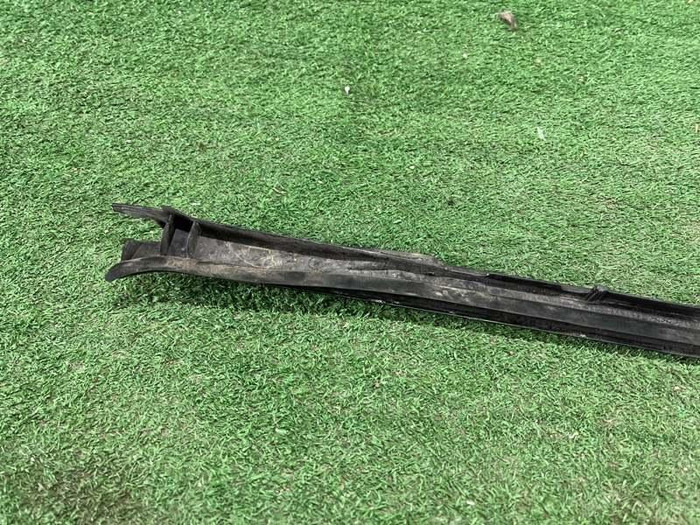 Накладка стойки лобового стекла левая BMW X5 G05 (2018-н.в.)