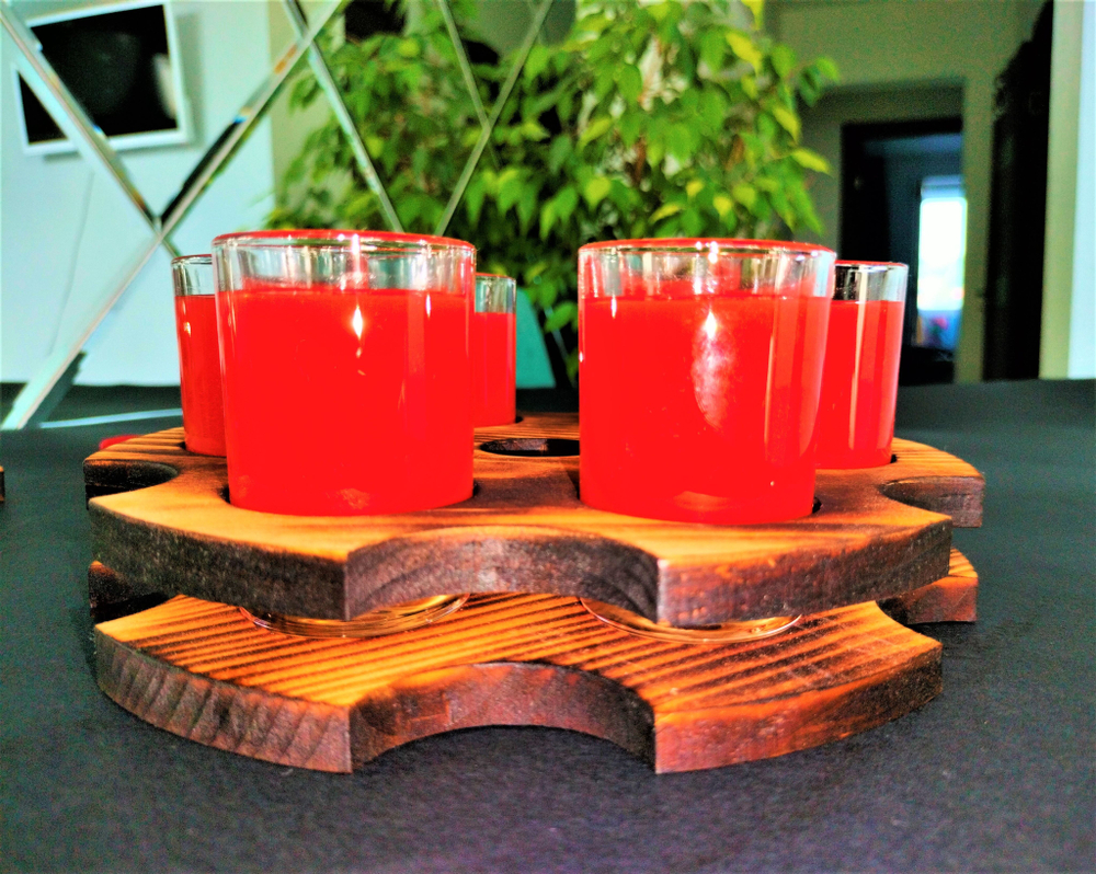 Деревянная шотница из кедра с 6 стопками.