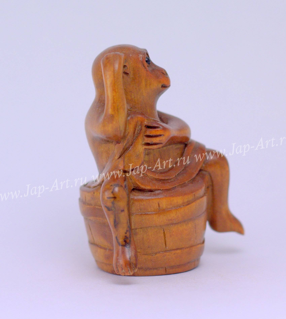 Нэцкэ Обезьяна на бочке