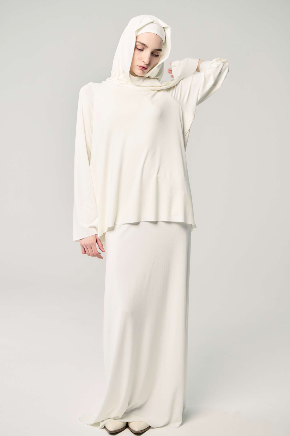 Лонгслив с капюшоном белый