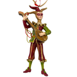 Музыкант в карнавальном костюме