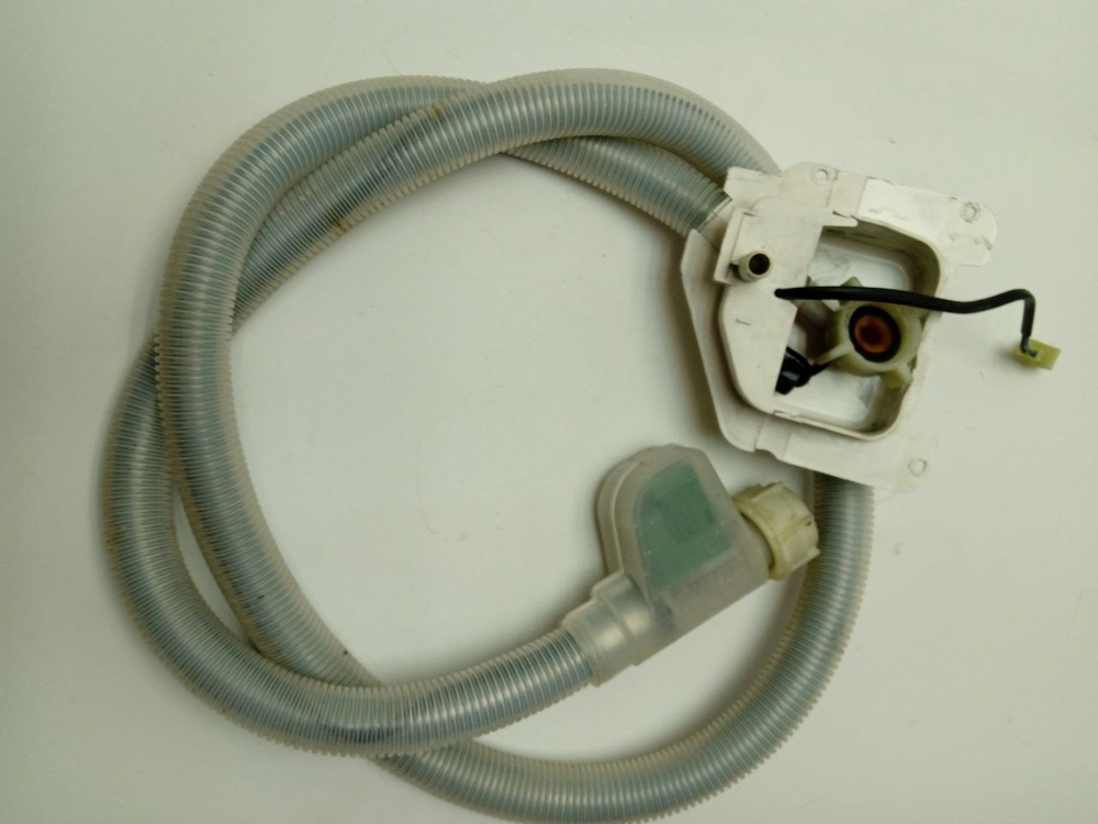 WLG20240OE кт2 Шланг с аквастопом для стиральных машин Bosch 704530 б/у