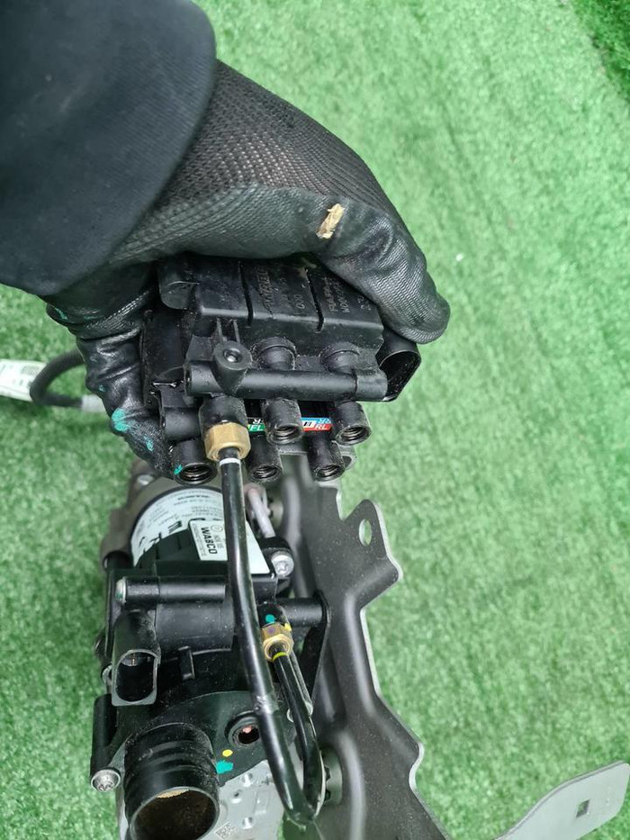 Компрессор пневмоподвески Zeekr 001 (2021-н.в.)