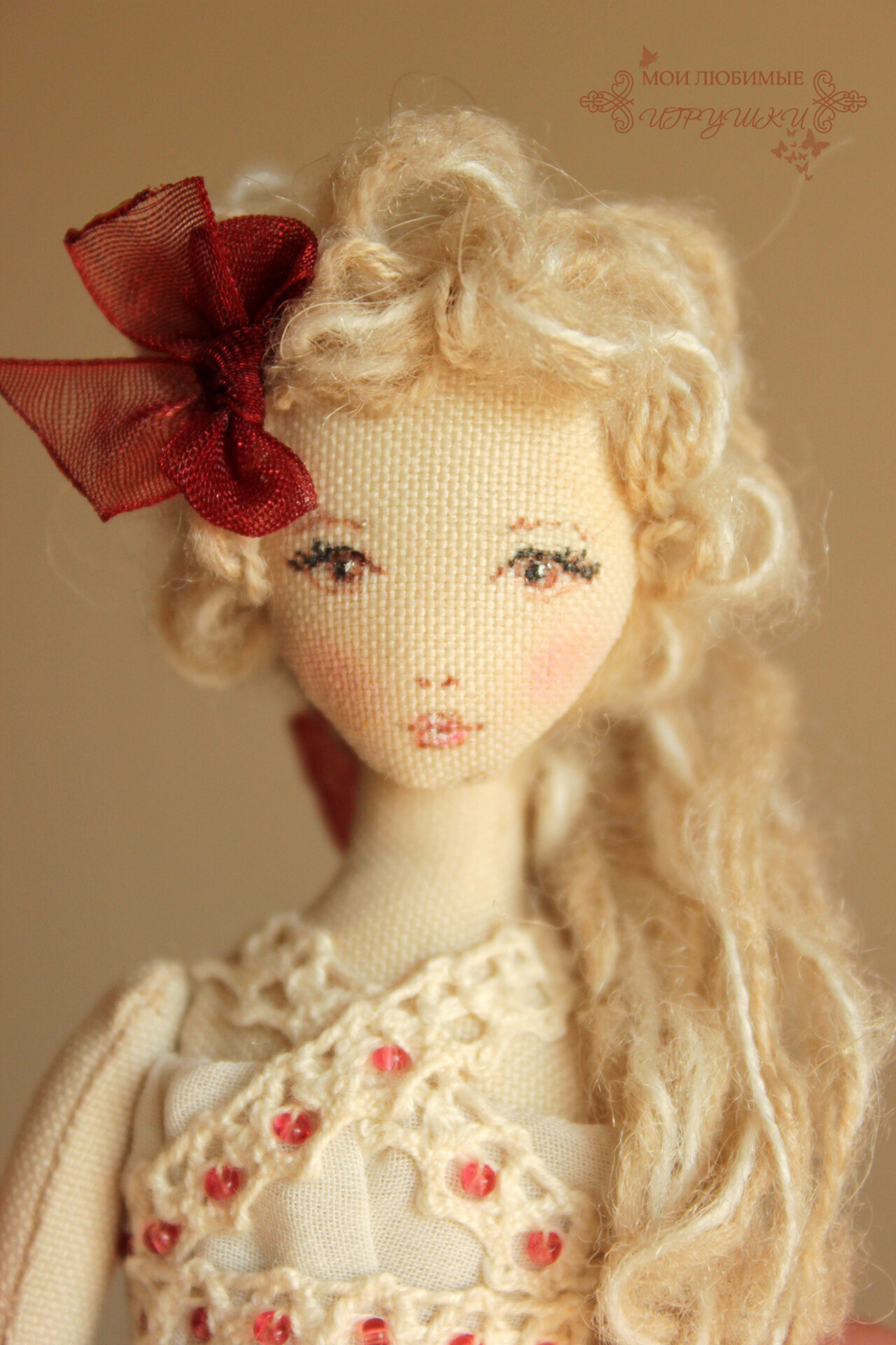 Как сделать прическу текстильной кукле из пряжи для вязания своими руками. Пошаговый электронный мастер-класс в формате pdf для начинающих и продолжающих
