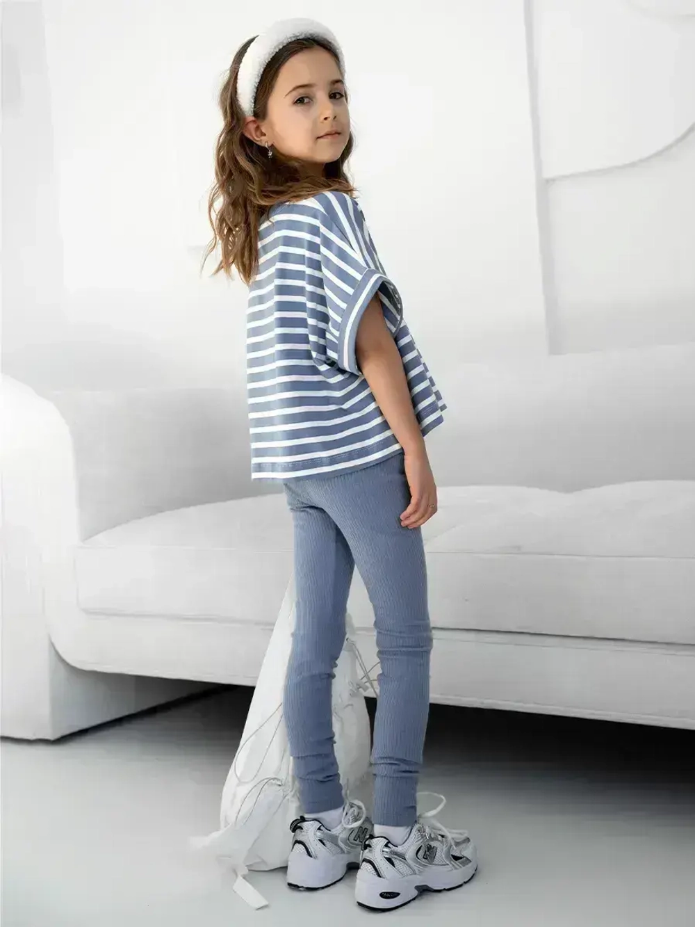 Голубой костюм для девочки на весну