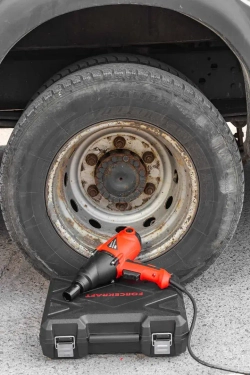 Гайковерт ударный электрический 1/2''(220-240V, 1010W, 500Нм) с комплектом головок (17, 19, 21, 22мм) FORCEKRAFT FK-F-03071