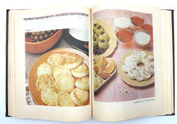 [Первое издание] Ковалёв Н. И. Рассказы о Русской кухне. М., Изд. Исида, 1994 г.