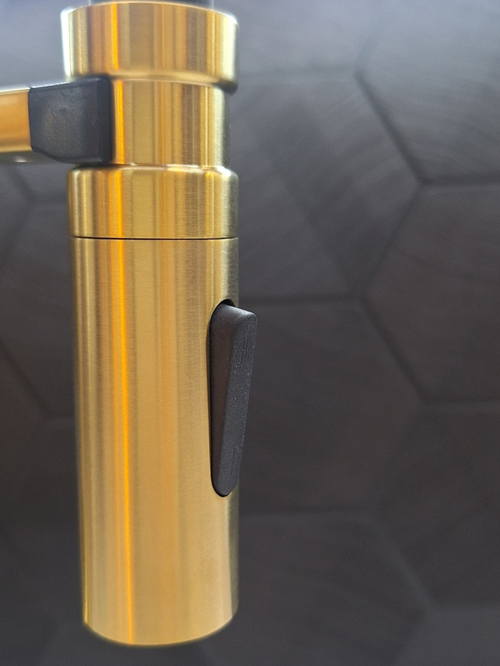 Смеситель для кухни с гибким изливом AltroBagno Flusso 050202 BG