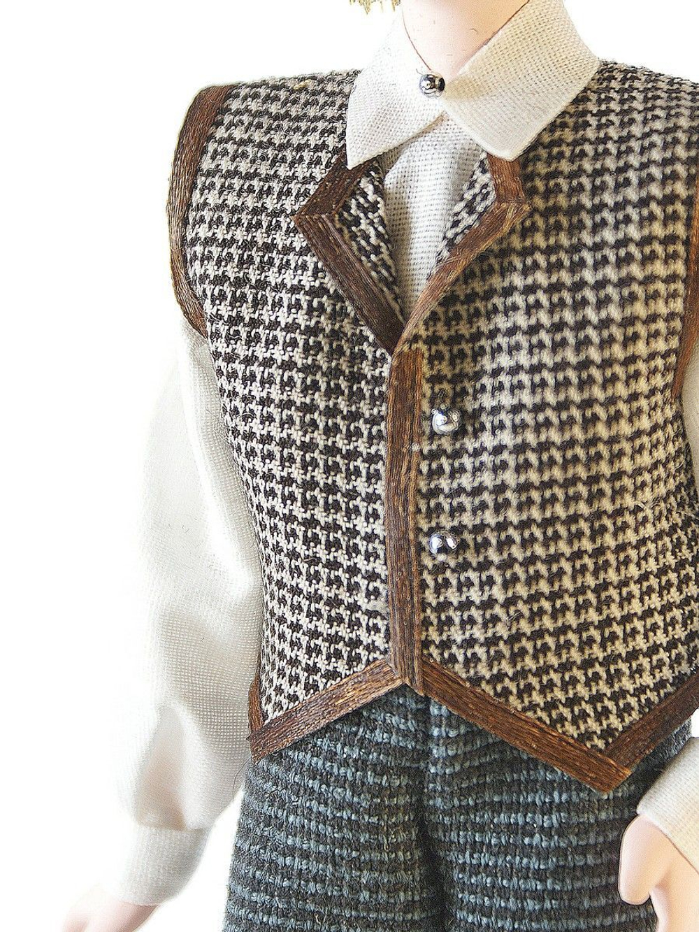 Кукла коллекционная Эстонец в традиционном костюме