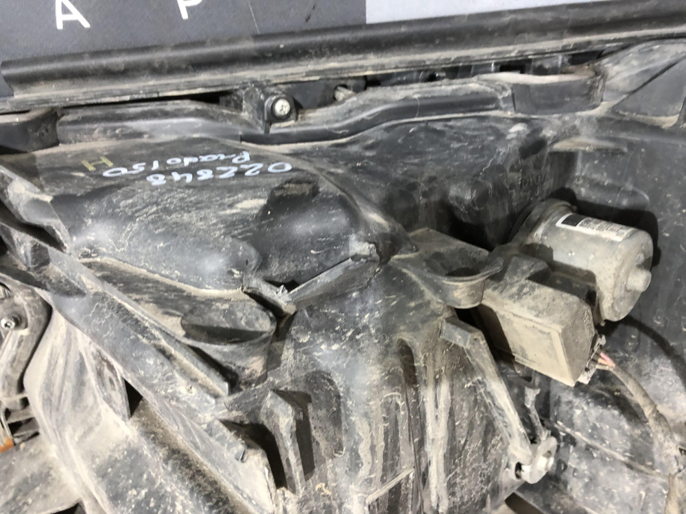 Фара правая Toyota Land Cruiser Prado 150 17-нв Б/У Оригинал 8114560N20