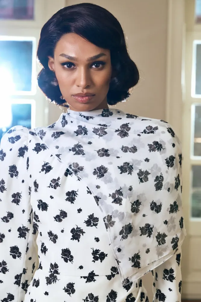 Leticia, косынка из молочного шифона с цветочным принтом