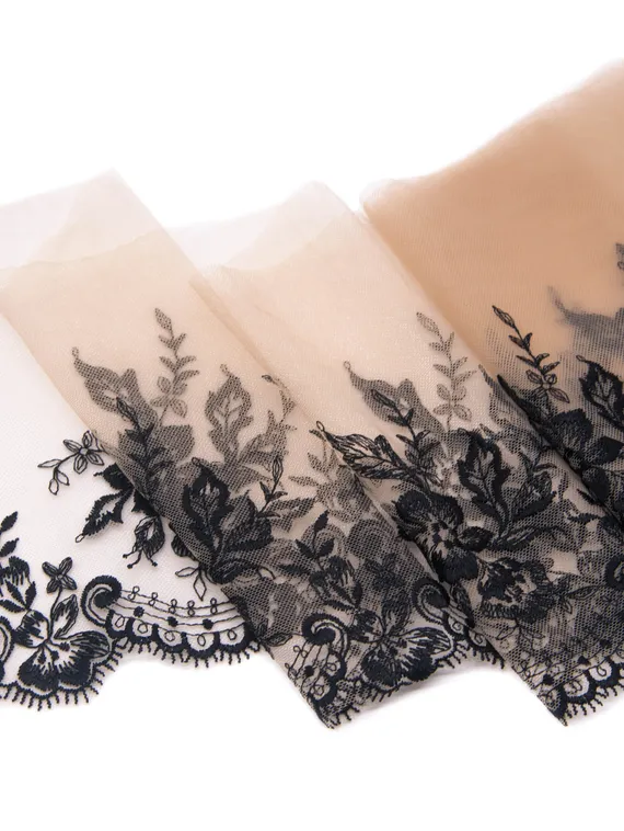 05-73 ОПТ Вышивка на неэл. сетке 18 см, телесный/черный (левая)