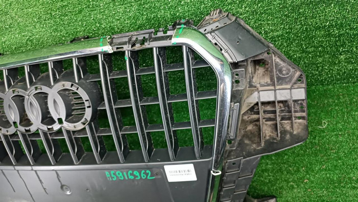 Решетка радиатора Audi Q3 1 8U (2011-2014)