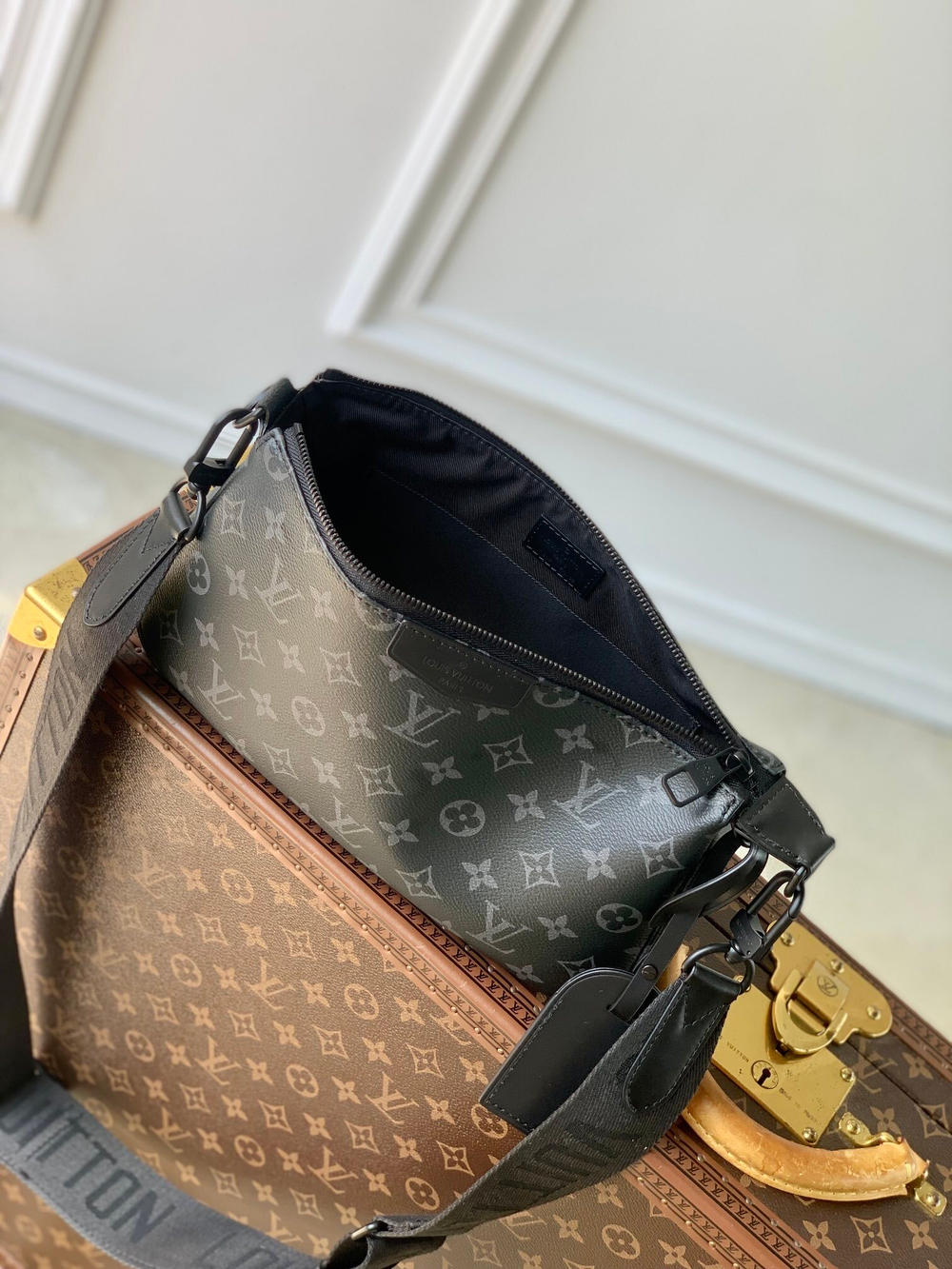 Louis Vuitton Pochette Accessoire XL