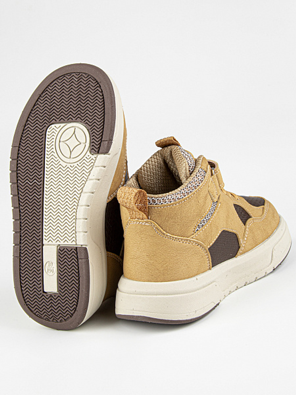 1Кроссовки утепленные