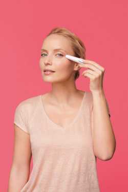 Антивозрастной массажер для коррекции кожи вокруг глаз Rowenta Eye Massager LV2020F0