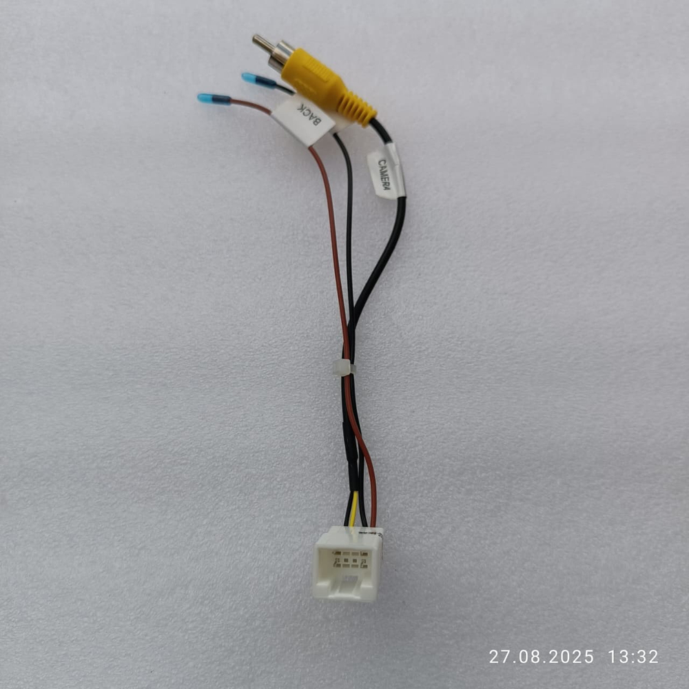 переходник штатной камеры автомобиля TOYOTA 8 pin