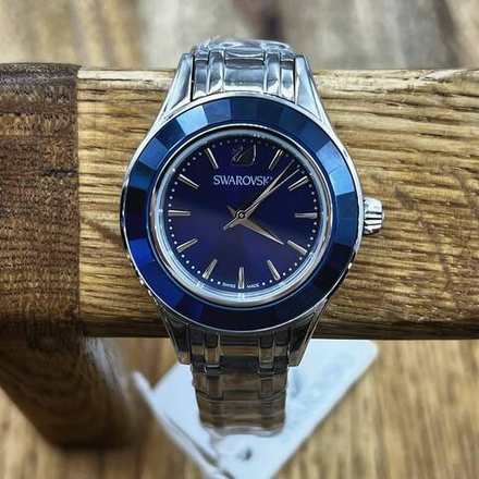 Часы Swarovski