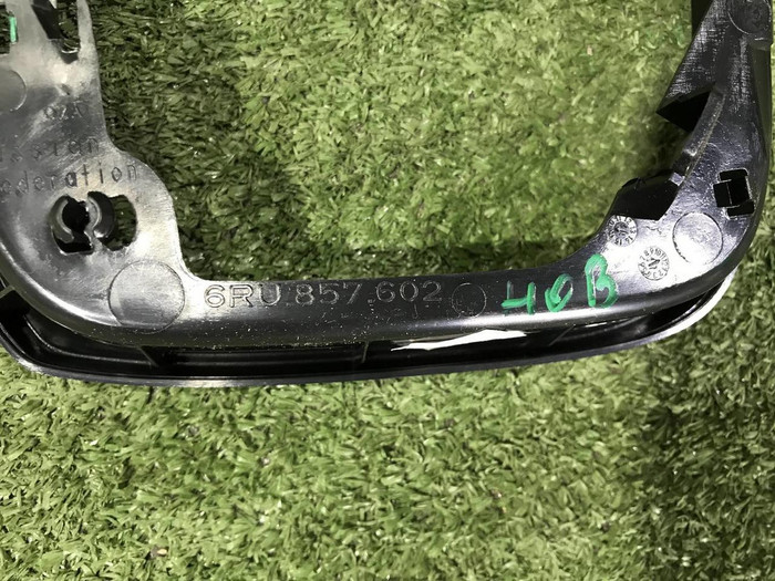 Рамка зеркала правая VW Polo sedan (2010-2020)