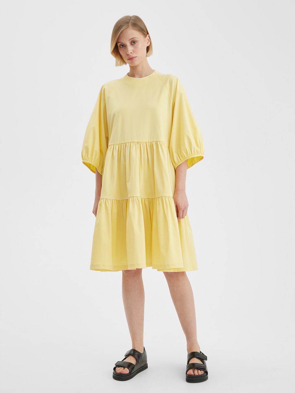 Ярусное платье светло-желтого цвета