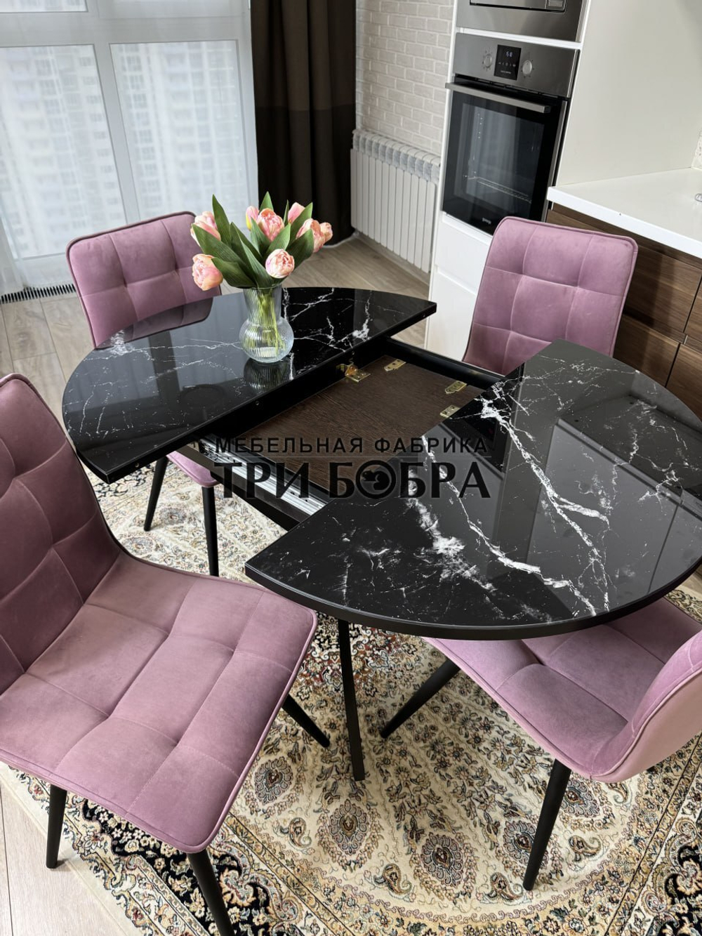 Круглый стеклянный раздвижной стол "Черный оникс" и стулья "ГУЧИ" пыльная роза