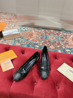 Louis Vuitton Pump (8 colors)