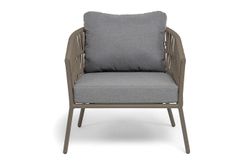 "Комо" кресло плетеное из роупа, каркас алюминий бежево-серый (RAL7006) муар, роуп серо-коричневый 23мм, ткань темно-серая 027