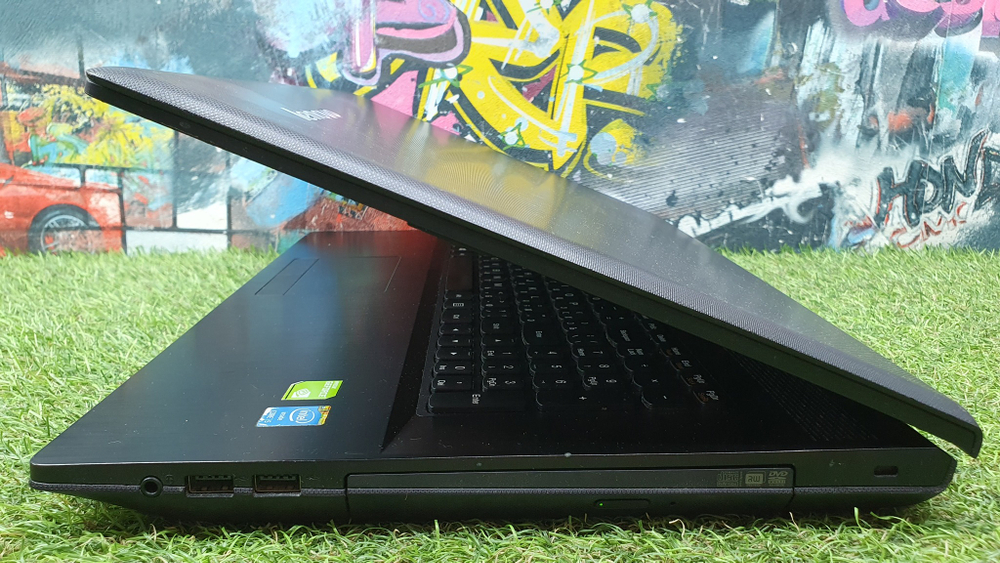 Ноутбук Lenovo i5/8Gb/GT 720M 2 Gb