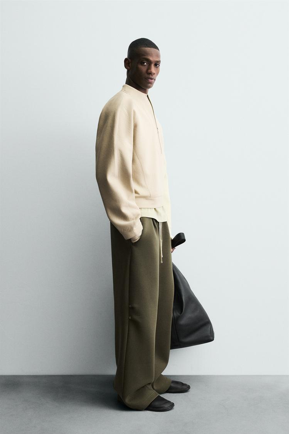 ZARA УКОРОЧЕННАЯ ТОЛСТОВКА ИЗ НЕОПРЕНА С ЗАКЛЕПКАМИ, РЫЖЕВАТО-КОРИЧНЕВЫЙ