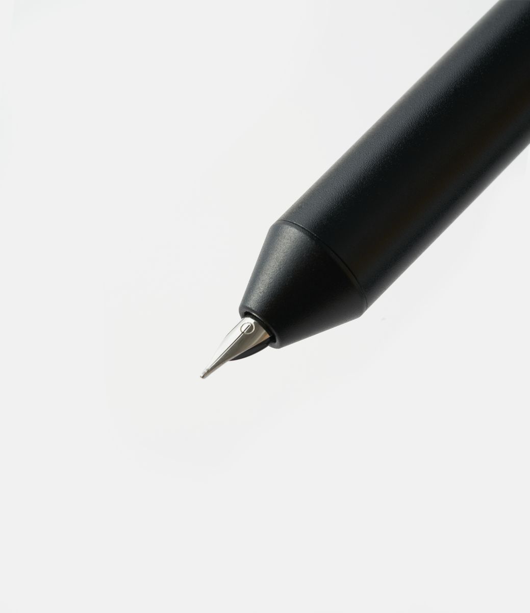 Ensso BOLT Fountain Pen Black Aluminum Set — перьевая ручка с выдвижным стержнем