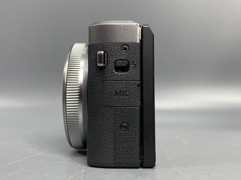 Canon G7X Mark III